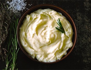 Mashed potatoes with a garnish in a bowl