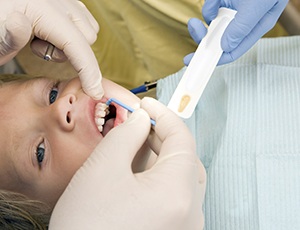 Child receiving fluoride treatment