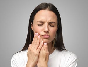 Portrait of woman with oral pain